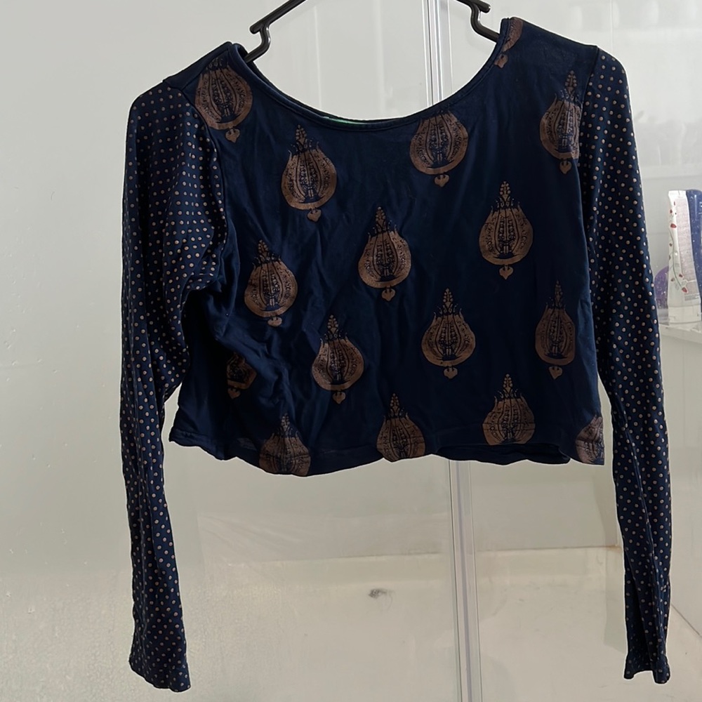 Full hand crop top